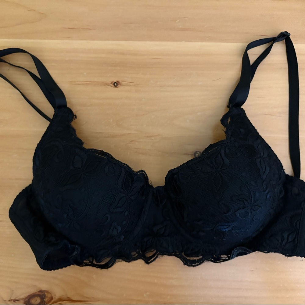 Chic Black Lace Underwire Bra